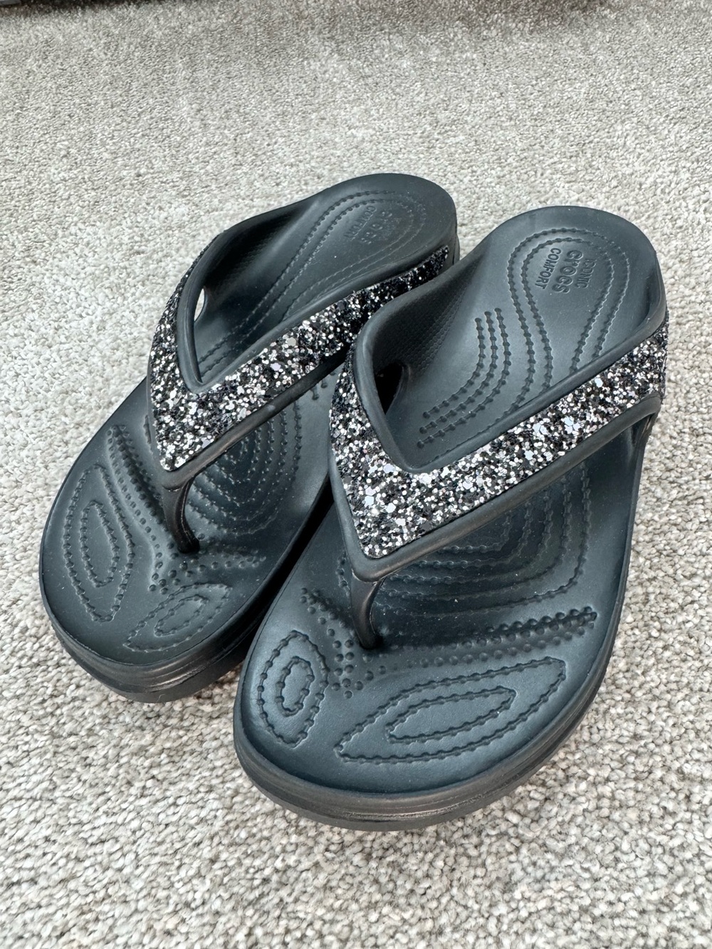 Crocs Women’s 7 Black Glitter Strap Flip Flop Sandals